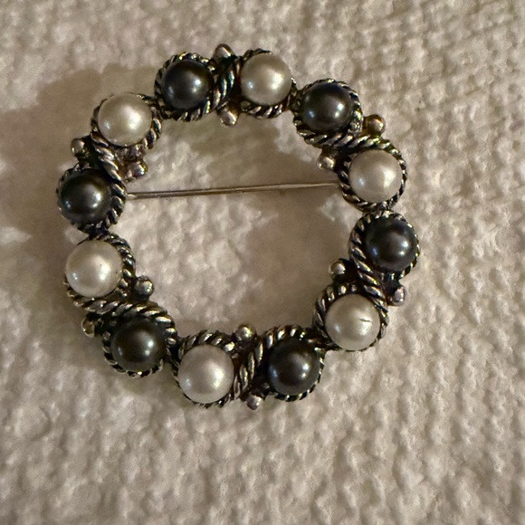 Vintage Avon Silver and Black Pearl Wreath Brooch “Eclipse” Pin 1970’s - Picture 9 of 10